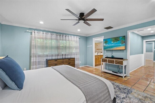 Building Photo - 2014 8th Terrace SE