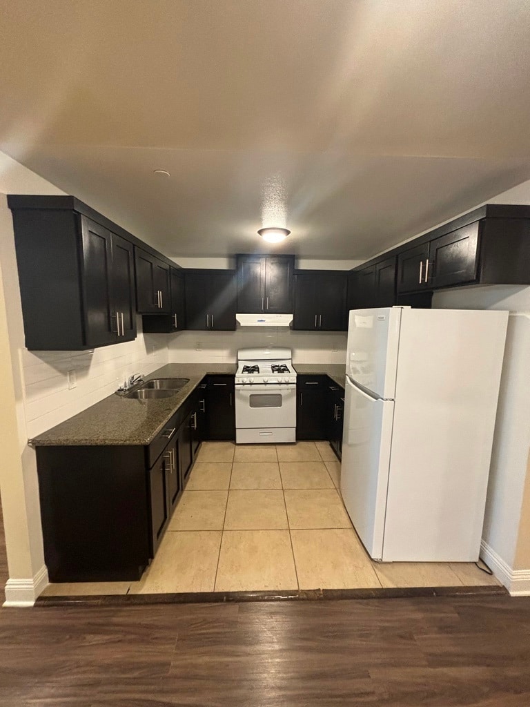 Building Photo - 539 W 93rd St