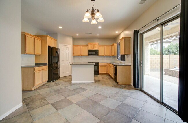 Building Photo - 2143 W Marconi Ave