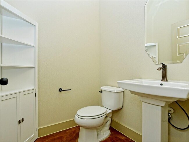 Building Photo - 1409 Sanchez St