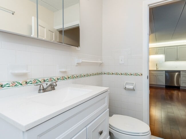 Building Photo - 28 Lee St