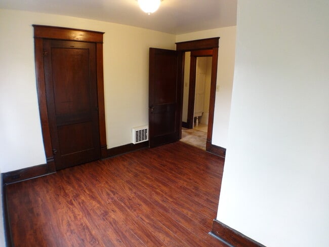Building Photo - Nice Home in a Good Downtown Location with...