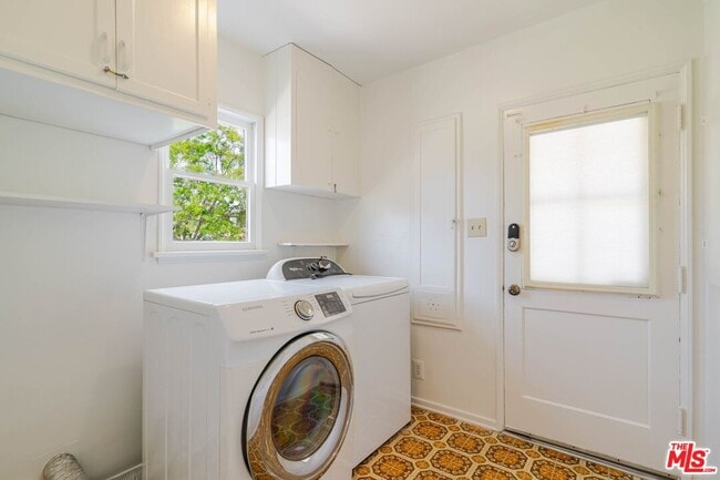 Building Photo - 4950 Newcastle Ave