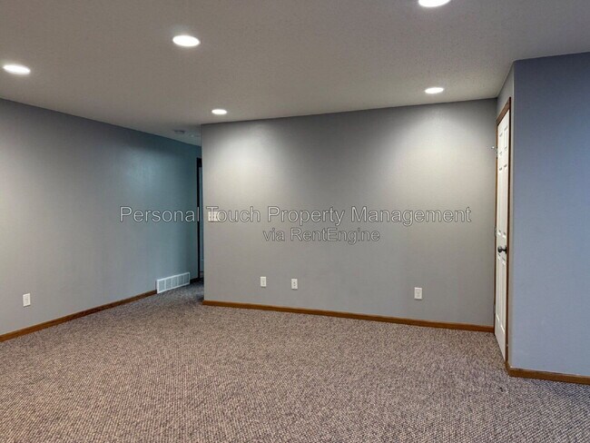 Building Photo - 3539 Woodbury Ct S