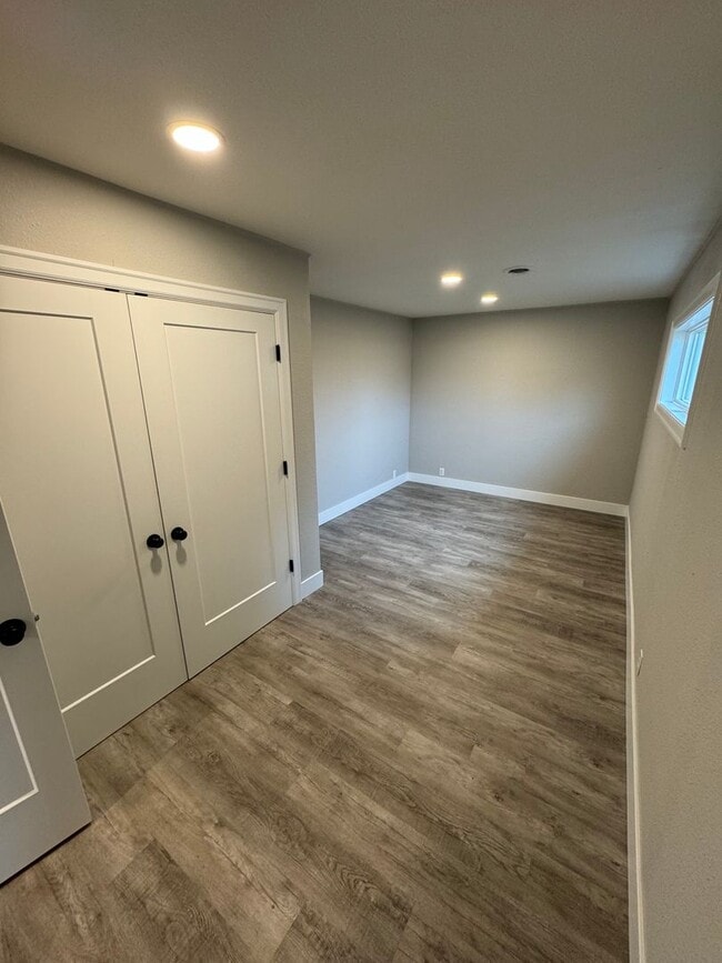 Building Photo - Fully Renovated 4 Bed Home w/ Fenced Backyard, W/D's in Unit.
