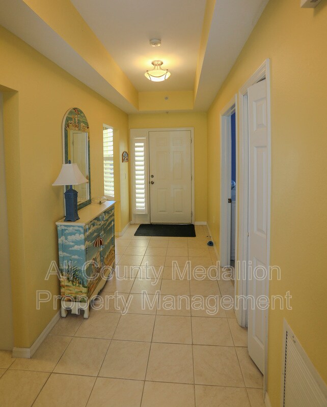 Building Photo - 2405 Harmony Ln