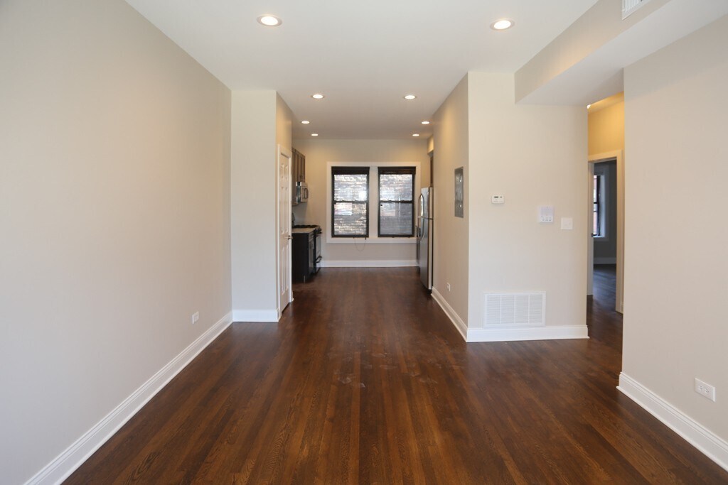 Building Photo - 527 W Barry Ave