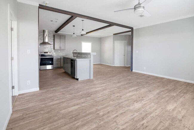Building Photo - 1451 Whispering Pnes Lp