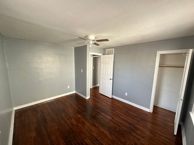 Building Photo - 3 bed 2 bath house on North Side! All electric, Central Air, laundry included, big yard