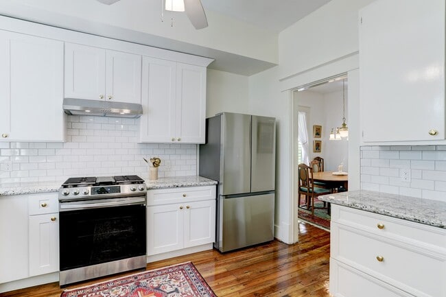 Building Photo - 1221 Sealy Ave