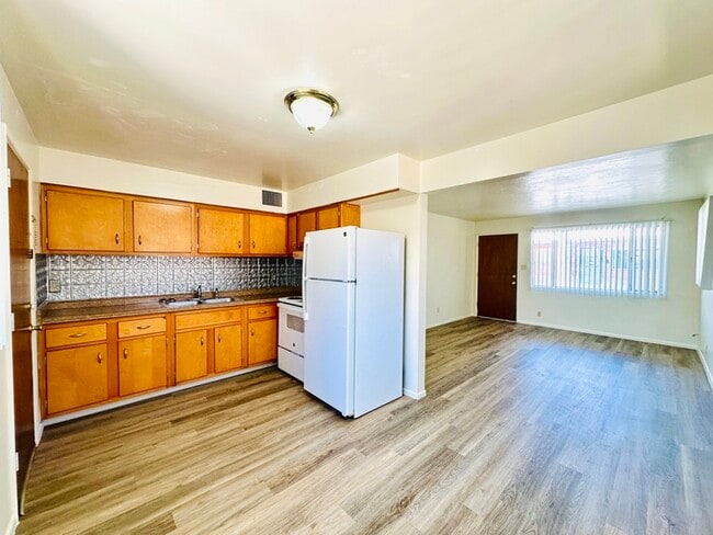 Primary Photo - $400 Off Move In Special! Spacious 1 Bedro...