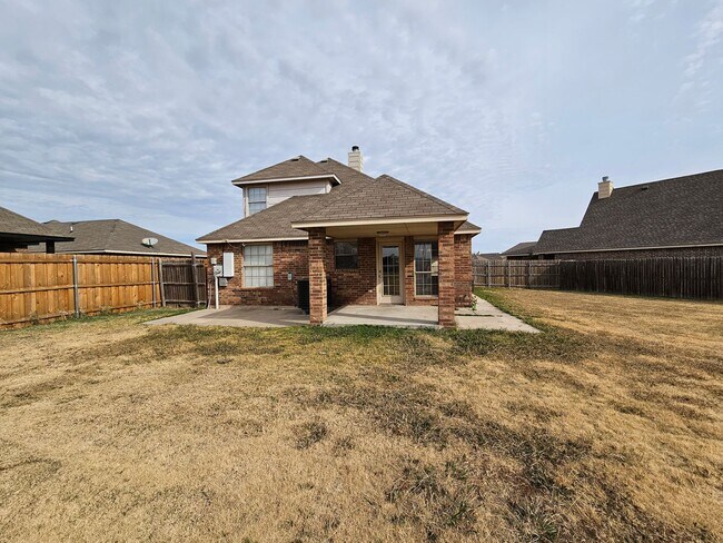 Building Photo - (4)Bed/(3)Bath in Moore w/ Shelter! Available NOW! Over 1700sqft!