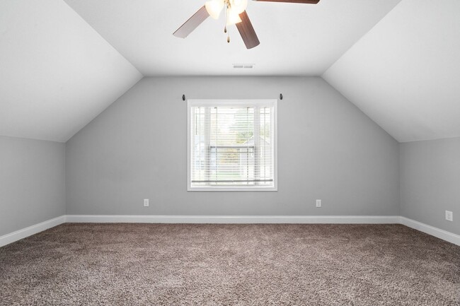 Building Photo - Pet Friendly Three Bedroom with Bonus!