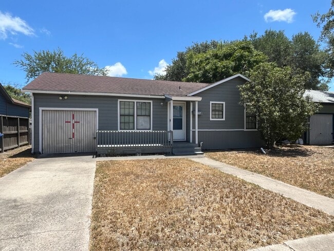 Primary Photo - THREE BEDROOM ONE BATH HOME!
