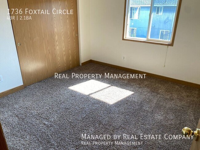 Building Photo - Woodland 4 Bed 2.5 Bath Home with Two Car ...