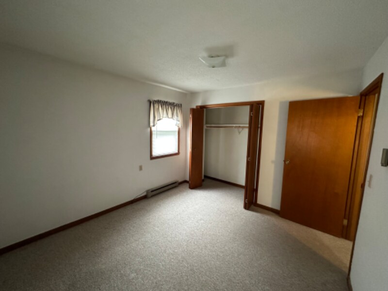 Building Photo - 204 Locust St