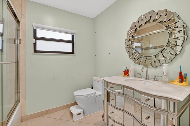 Building Photo - 10065 Camelback Ln