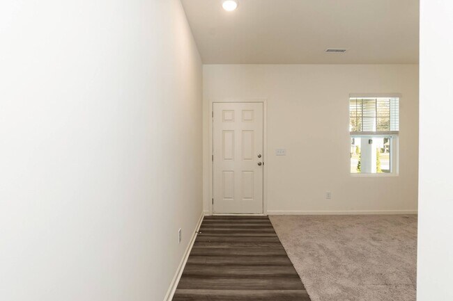 Building Photo - Spacious 4-Bedroom Home with Open Layout