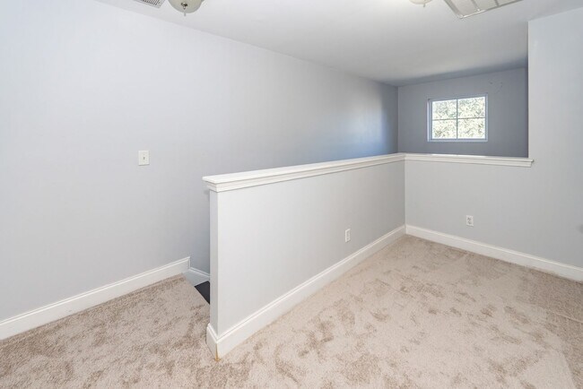 Building Photo - 3 Bedroom, 2.5 Bathroom Townhome in Oak Terrace Preserve - Park Circle