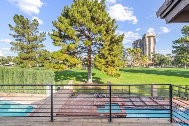 Building Photo - 968 Pinehurst Dr