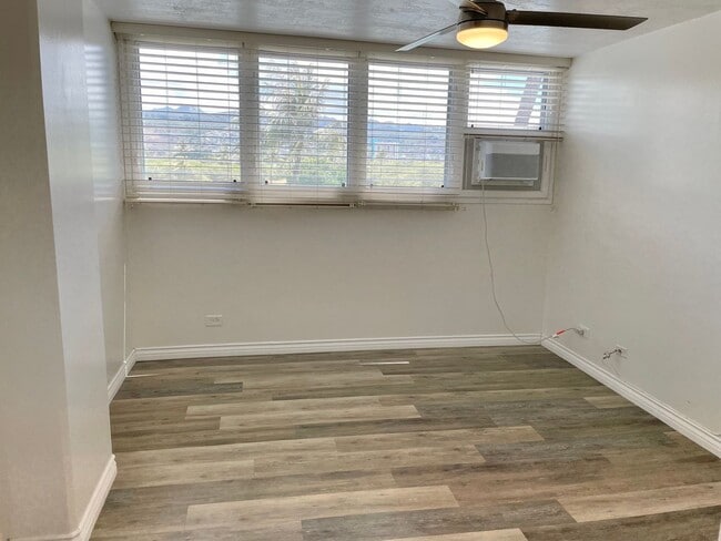 Building Photo - Newly Renovated 2-Bedroom Condo with Ala W...