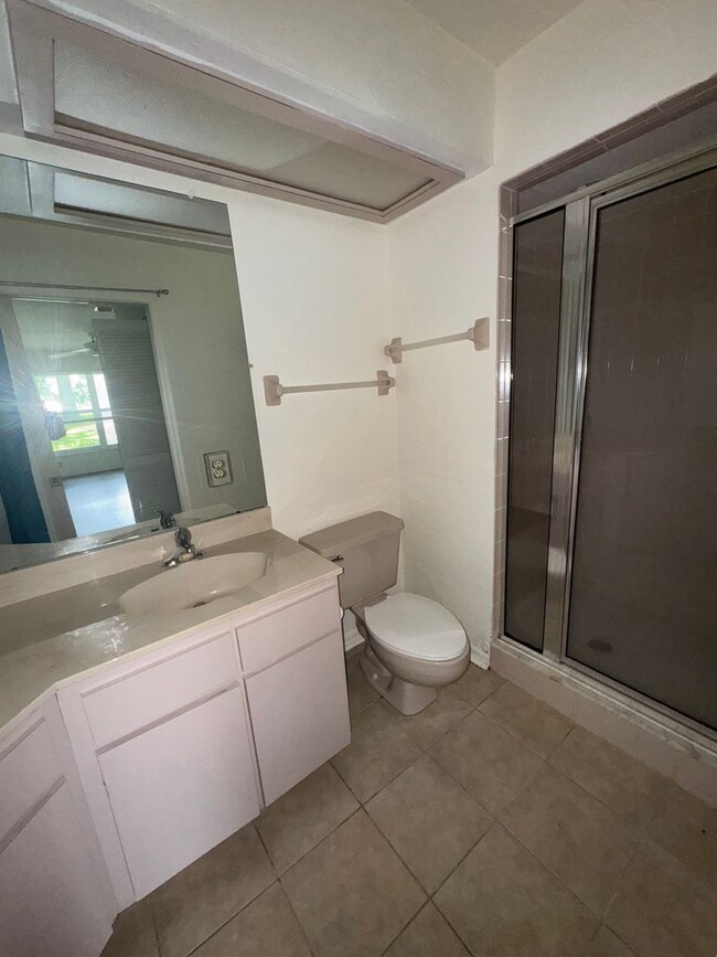 Building Photo - Charming 2BR/2BA Villa with 1-Car Garage i...