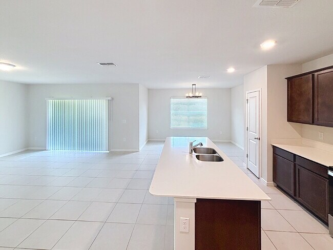 Building Photo - 30561 Gilbern Rd