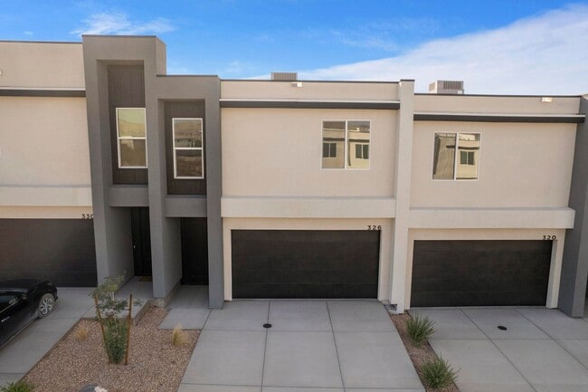Building Photo - HURRICANE TOWNHOME - END UNIT