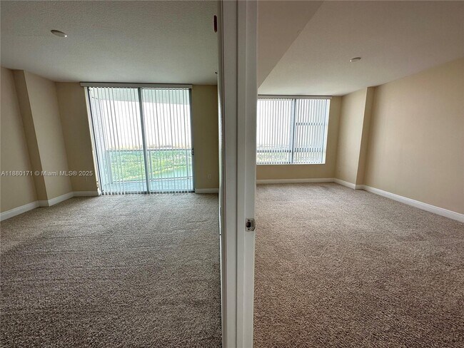 Building Photo - 2681 N Flamingo Rd