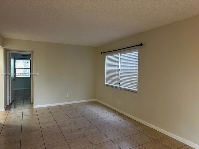 Building Photo - 3400 Foxcroft Rd