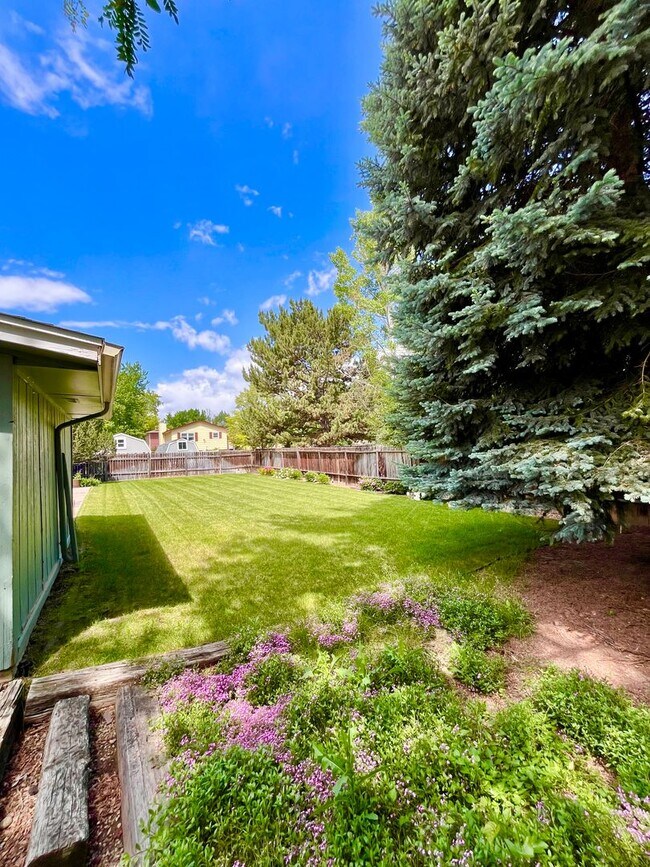 Building Photo - Spacious 4 bed/ 3 bath Two Story Home with Finished Basement - Lawn and Garden Care Included, New...