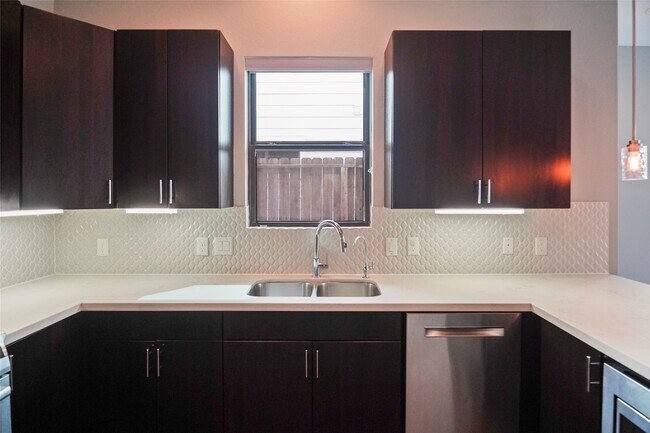 Building Photo - 4123 Eigel St