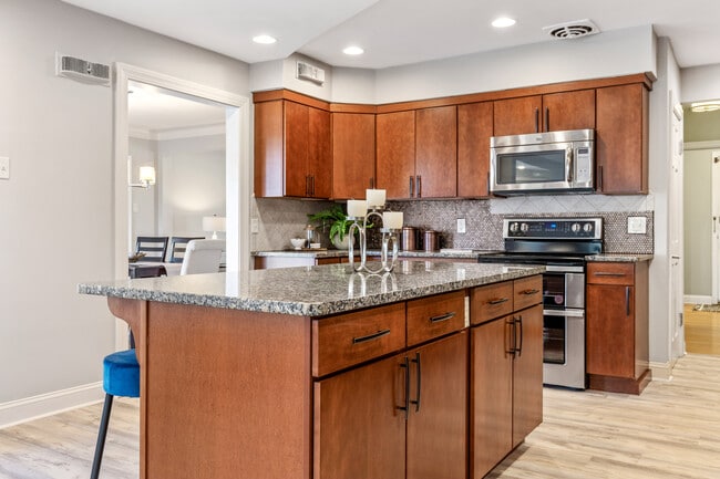 Building Photo - 221 Brighton Way