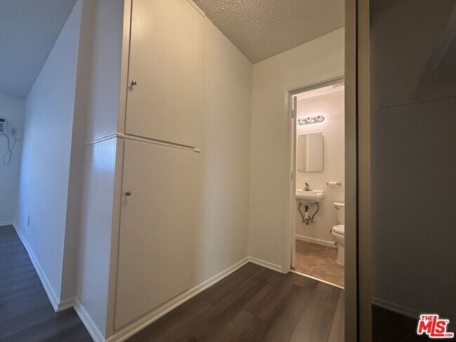 Building Photo - 1807 Taft Ave