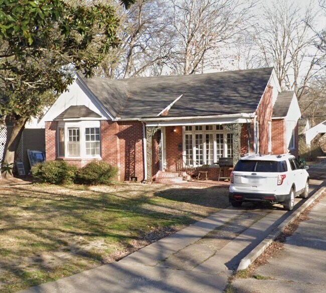 Building Photo - 629 Catalpa St