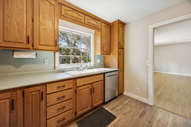 Building Photo - 2614 Gregor McGregor Blvd