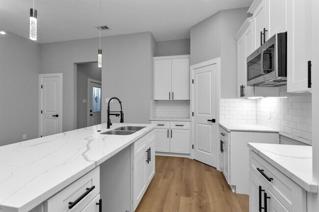 Building Photo - 6918 Dumble St