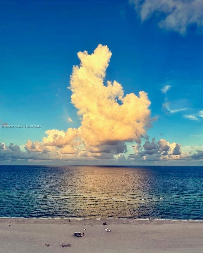 Primary Photo - 5601 Collins Ave