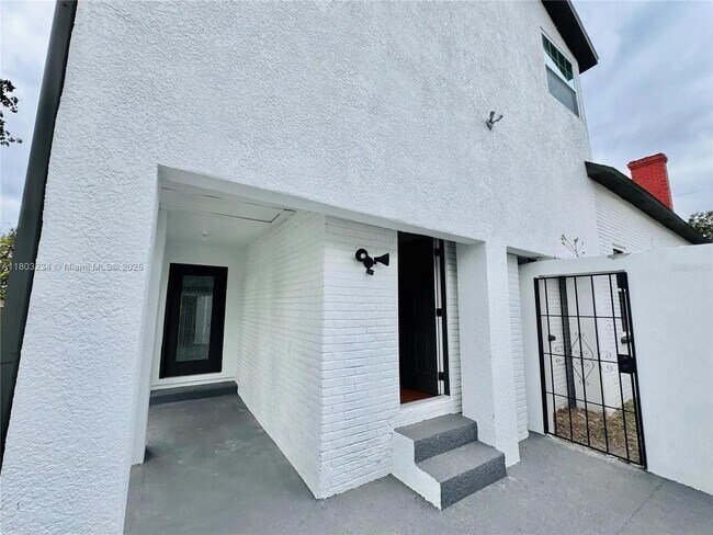 Building Photo - 1017 E 19th Ave