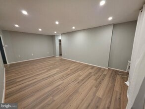 Building Photo - 3245 Rio Dr