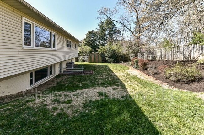 Building Photo - 1328 N Ivanhoe St