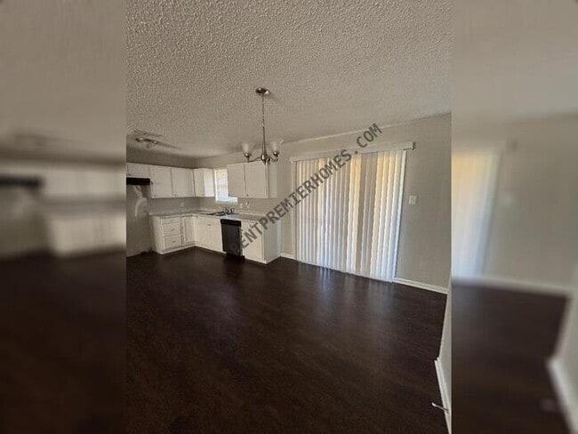 Building Photo - 1116 Southeastern Ave