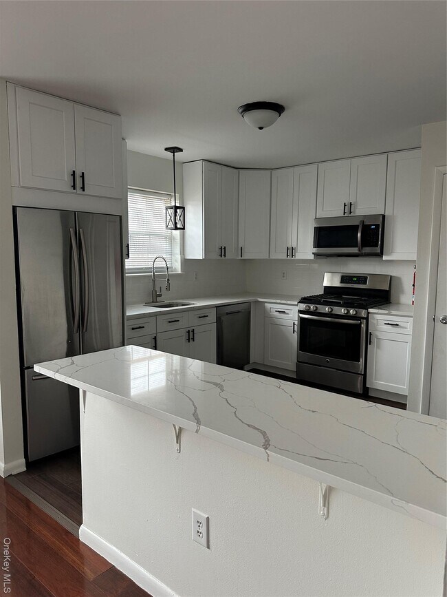 Building Photo - 4 Marian Ct