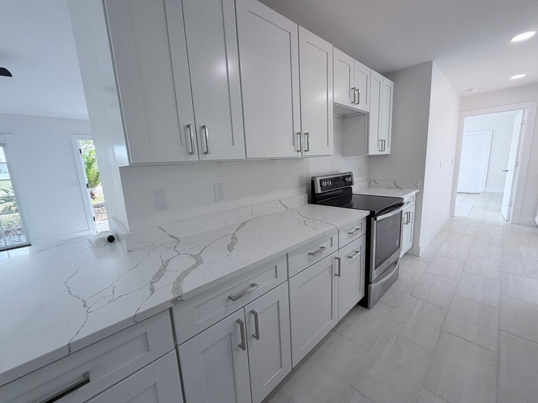 Building Photo - SECTION 8!!! 3/2 pool home with 2 BONUS ROOMS AVAILABLE 09/01/2026