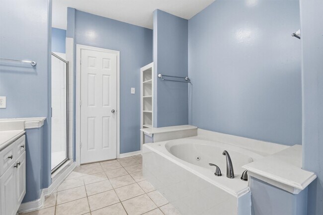 Building Photo - 201 Las Brisas St