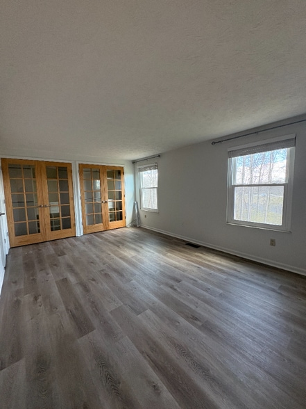Building Photo - 784 Woodlyn Dr S