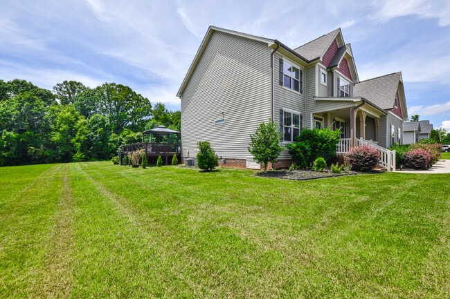 Building Photo - 406 Fairmile Dr