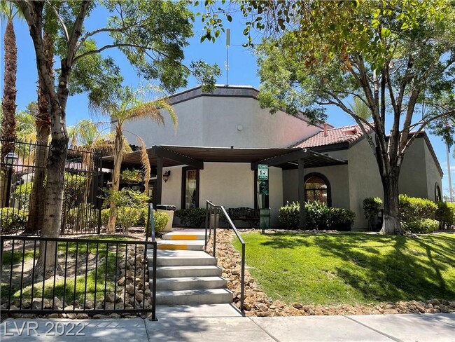 Building Photo - 950 Seven Hills Dr