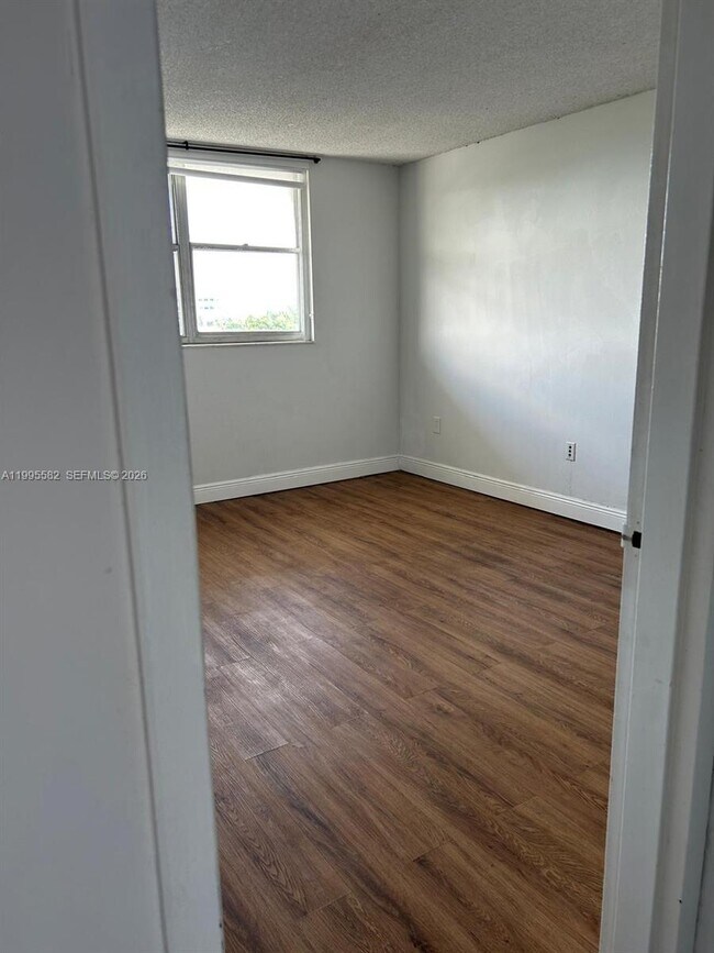 Building Photo - 1805 Sans Souci Blvd