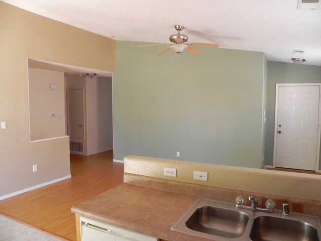 Building Photo - Prominent 3 Bedroom, 2 Bath Single Story Home In Rio Rancho!
